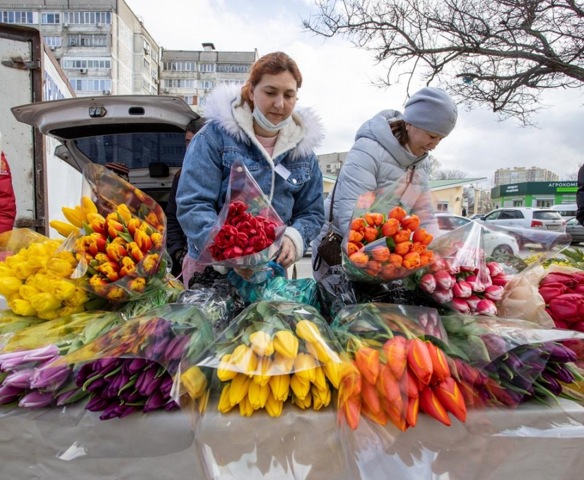 Где в Анапе можно купить цветы к 8 Марта: адреса ярмарок