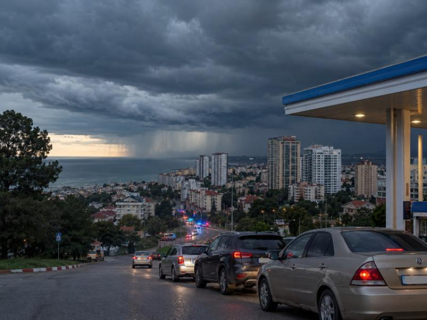 Новая жертва атаки, дефицит бензина и смерчи в прогнозе: главное на Кубани за 26 августа