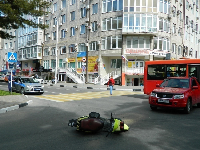 В Анапе опять авария с участием мопеда и легкового автомобиля