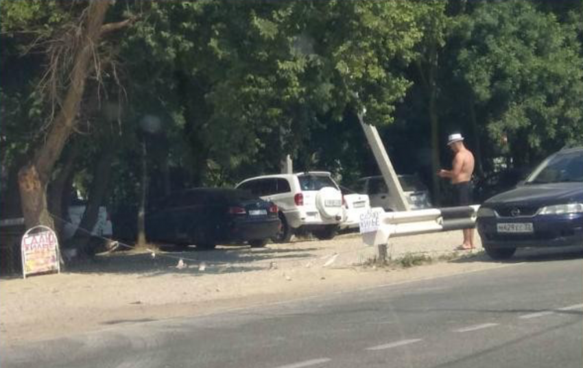 Отдыхающие жалуются на организацию незаконных парковок в посёлке Сукко под Анапой