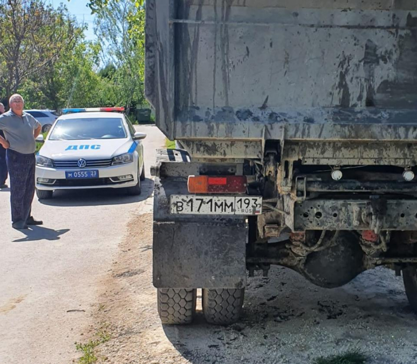 Водитель «Зила» вылил техжидкость в лиман в Песчаном под Анапой