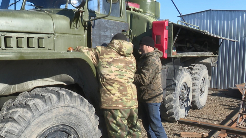 Волонтеры Анапы создали цех по производству брони для военной техники