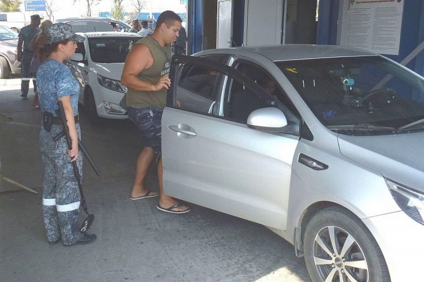Жителя Анапы задержали за провоз в машине пистолета и патронов