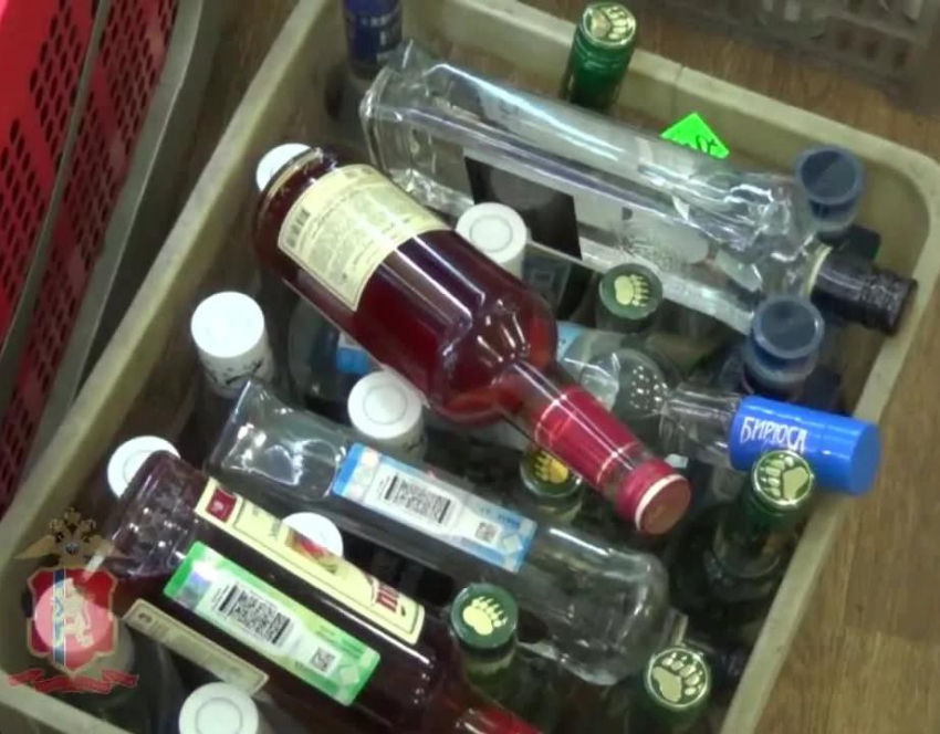 В Витязево под Анапой полицейские изъяли 600 литров незаконного алкоголя