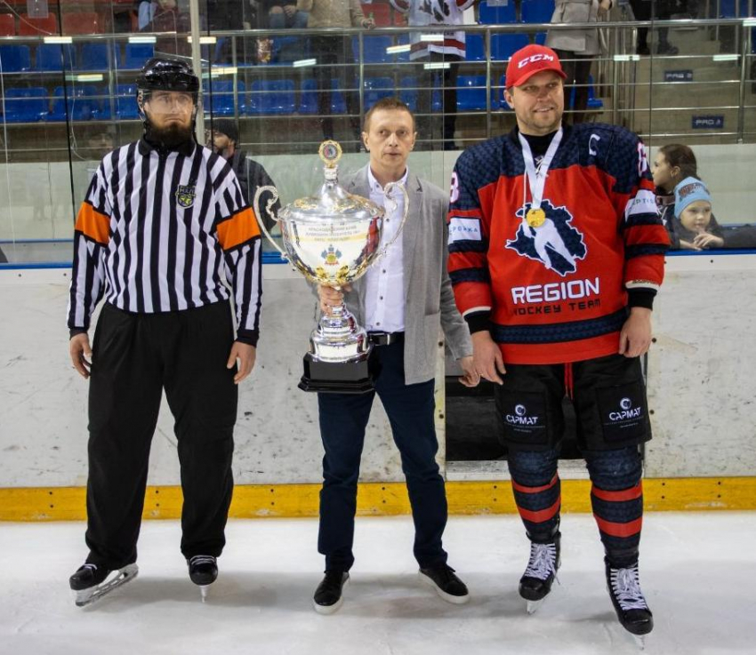 Анапские хоккеисты выиграли региональный этап ночной хоккейной лиги