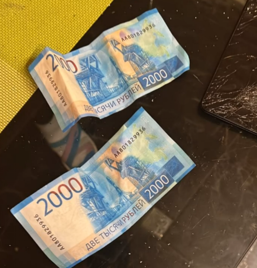 Анапчанин вернул долг своим знакомым пятью фальшивыми купюрами по 2000 рублей