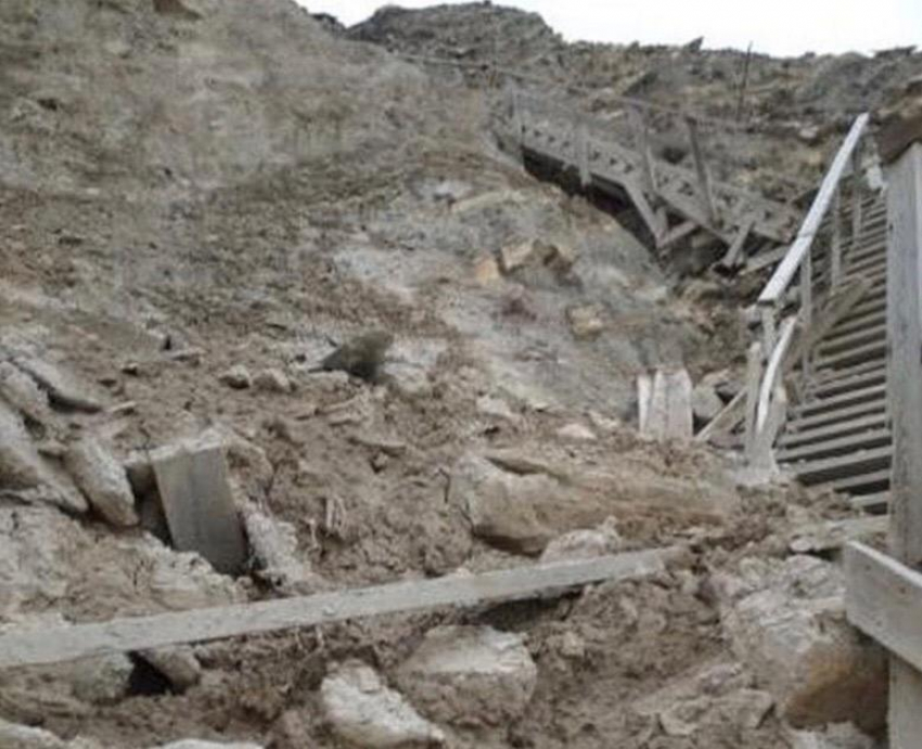 В Анапе от оползня пострадала лестница «400 ступеней» 