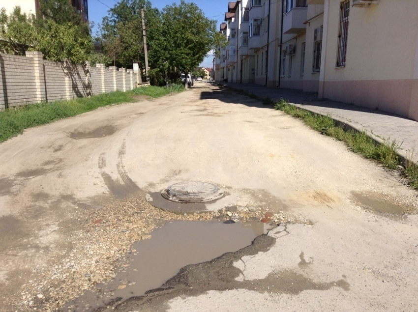 Водители в Анапе вынуждены заниматься «дорожным слаломом"