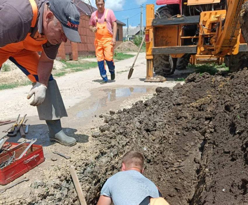 Действуют оперативно: АО «Анапа Водоканал» устранила утечку воды в хуторе Вестник