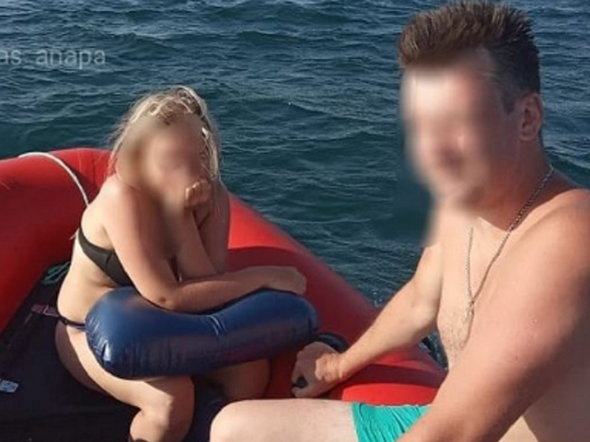 В Анапе туристов унесло на 3 километра в море на надувной лодке