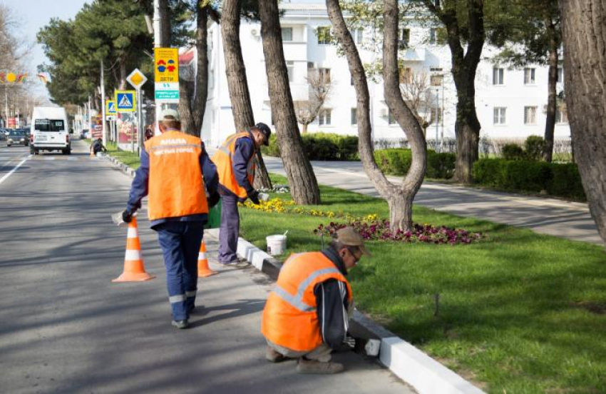 Мэр Анапы и председатель Совета поздравили работников ЖКХ с праздником!