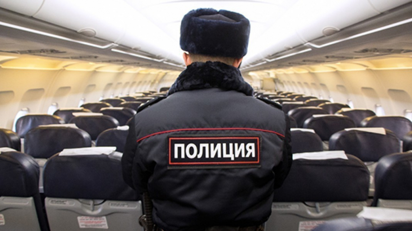 Буйный пассажир рейса «Новосибирск - Анапа» не долетел до пункта назначения