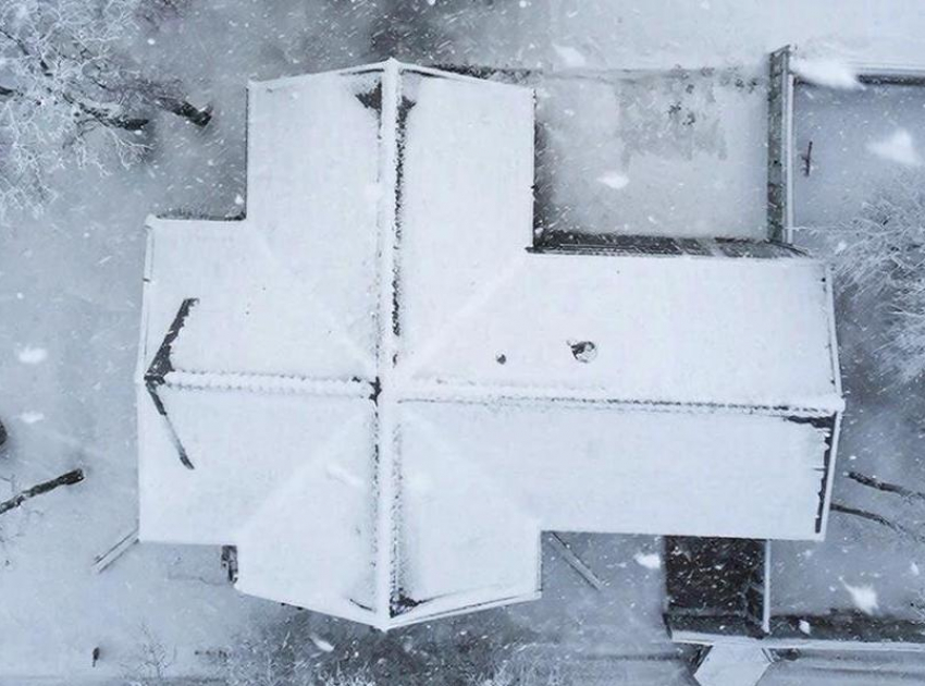 В Краснодарском крае обрушились крыши домов из-за снега 