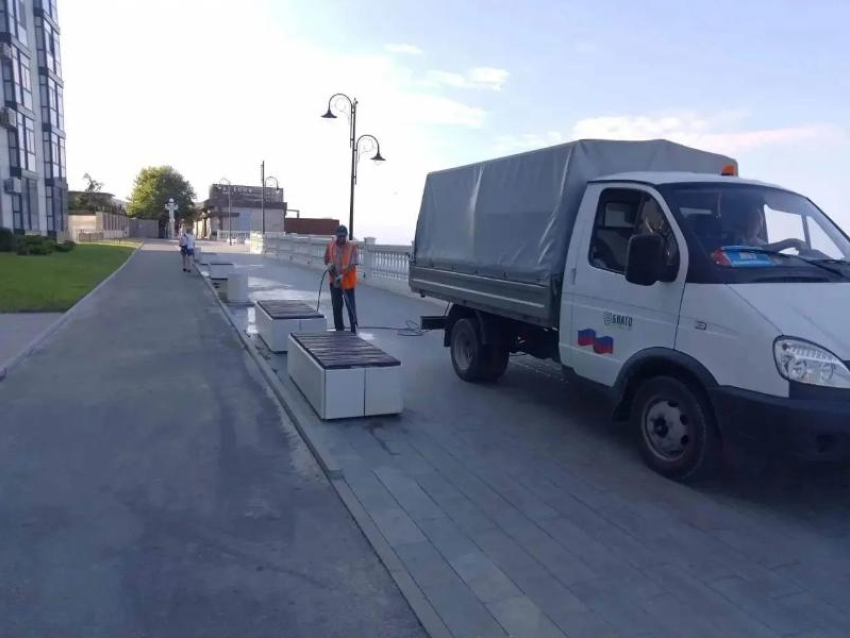 В Анапе продолжают наводить чистоту и порядок к пику курортного сезона