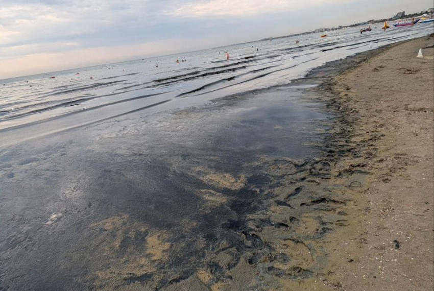 В Анапе туристка пожаловалась на «мерзкую жижу» в море