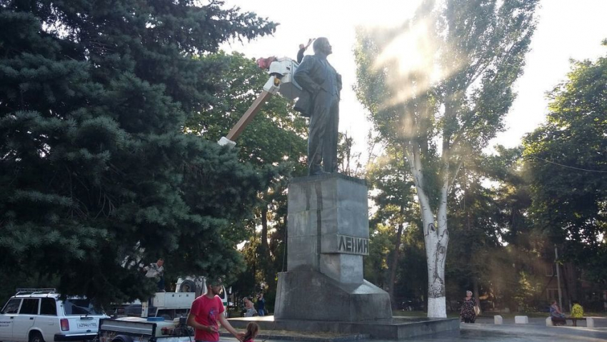 В Анапе отмыли Ленина после публикации в газете