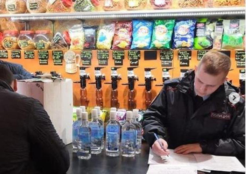 Анапские полицейские зашли ещё в две торговые точки и изъяли 400 литров алкоголя