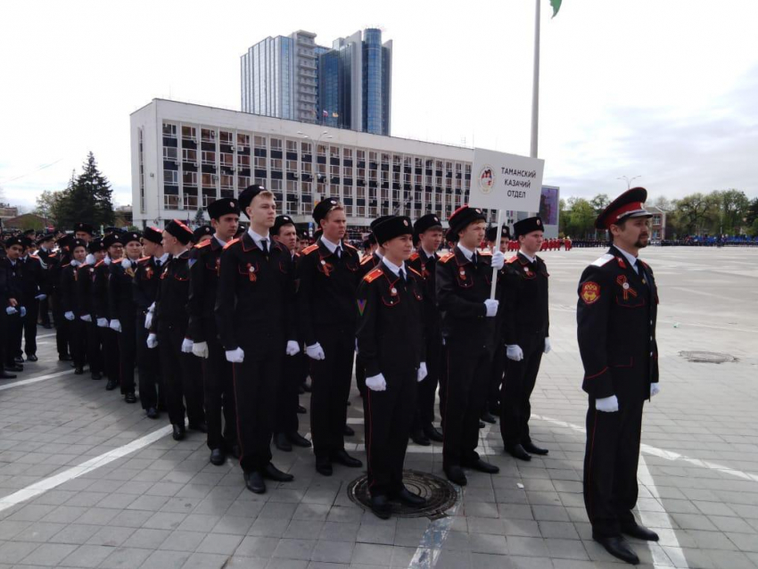 Анапские казаки приняли участие в знаменательном параде в Краснодаре
