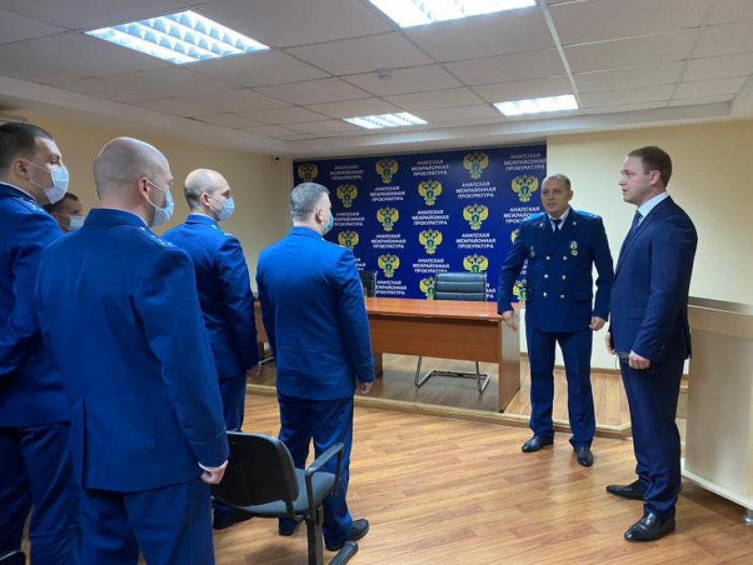 мэр Анапы Василий Швец поздравил работников прокуратуры с профессиональным праздником