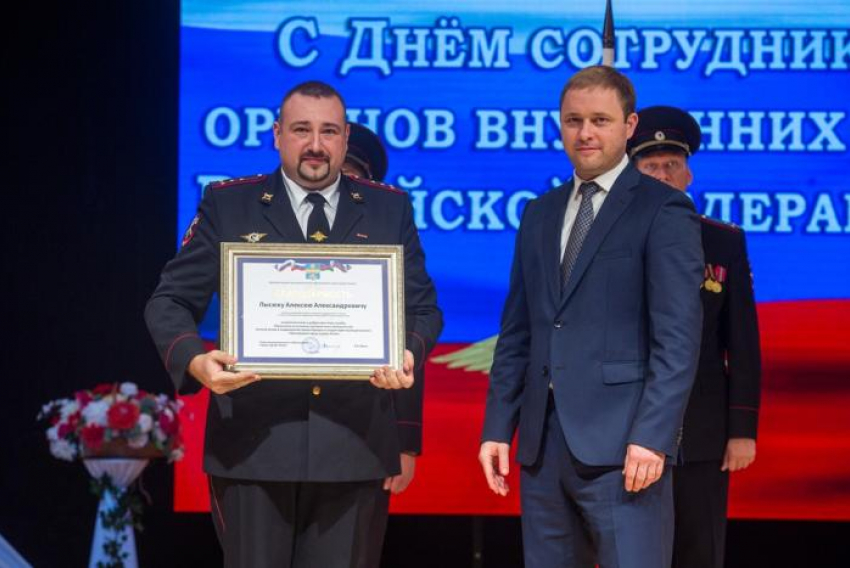 Лучших полицейских в Анапе наградили почётными грамотами и благодарностями мэра