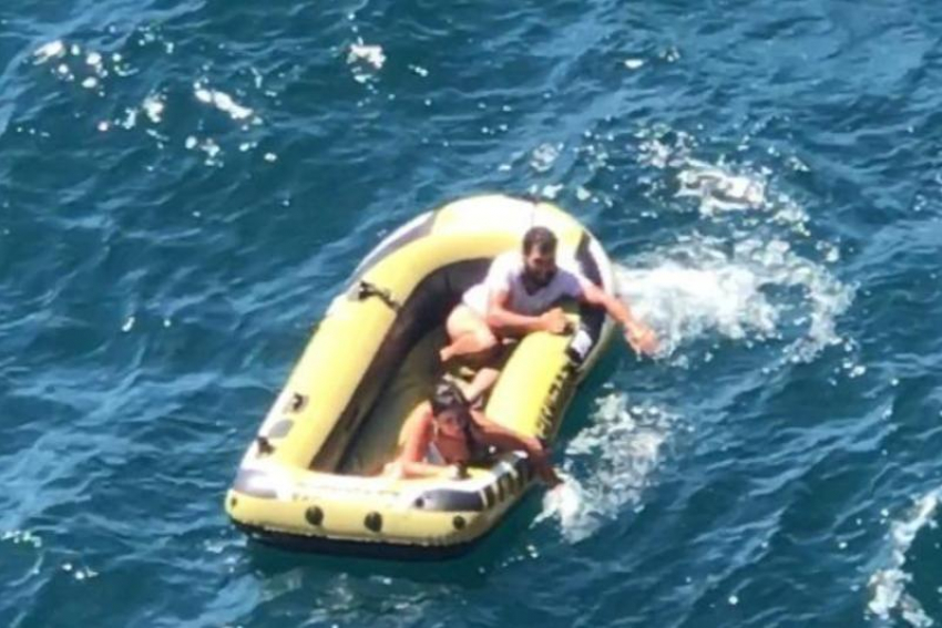  5 дней без еды и воды: пару на надувной лодке унесло в открытое море недалеко от Анапы