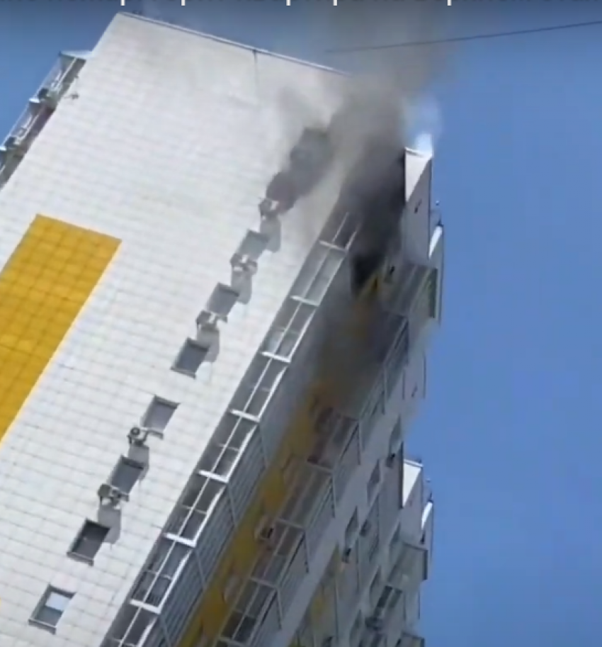 В микрорайоне «Горгиппия» в Анапе пожар: горит квартира на верхнем этаже