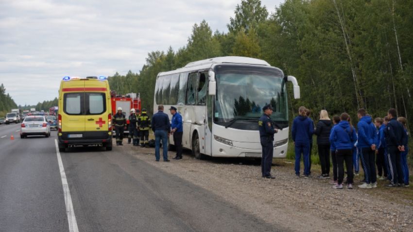 Дети ехали на отдых в Геленджик и попали под удар БПЛА: погибла сопровождающая, ранены четверо детей