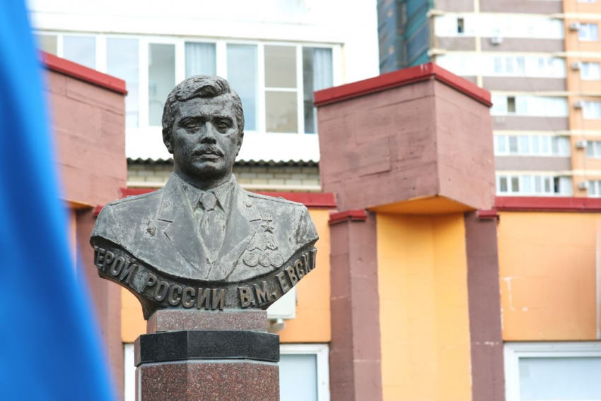 В Анапе почтили память Героя России Вячеслава Евскина