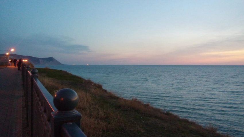 В день собирания осенних листьев в Анапе поднимется сильный ветер 