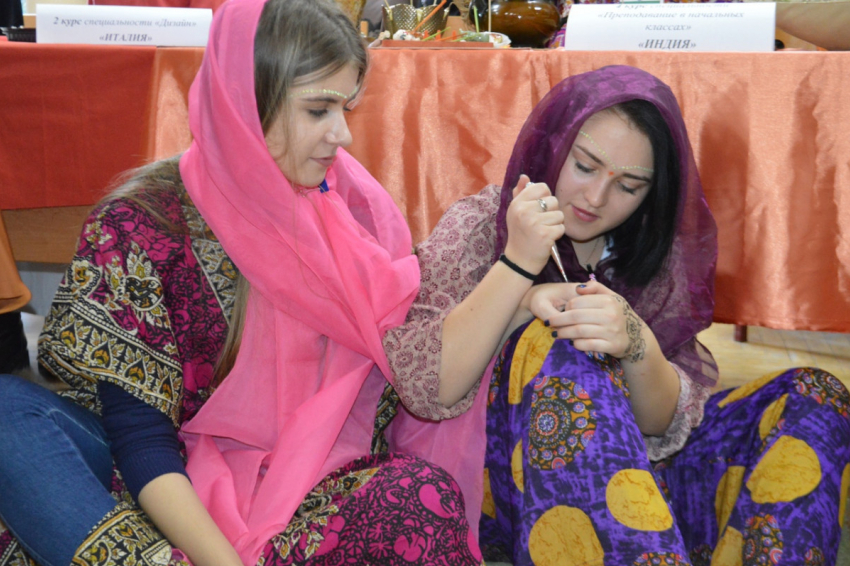 В Татьянин день анапские студенты угощали всех самыми разными лакомствами