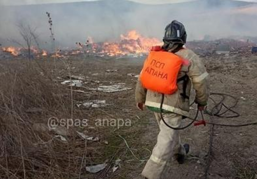 Сегодня утром, 2 марта, в Куматыре под Анапой горели 300 кв.м. поля