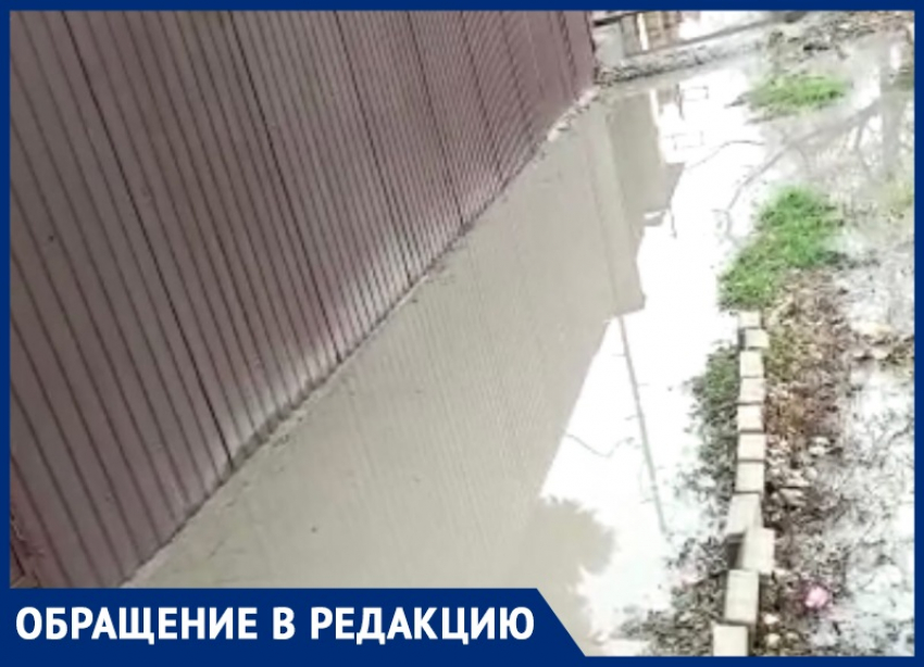 «Везде вода»: анапчанка жалуется на постоянные подтопления своей улицы после дождя