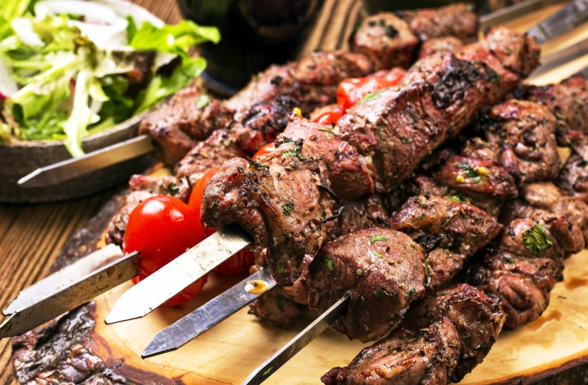 Как правильно выбрать мясо для шашлыка - цены и рекомендации от Роскачества