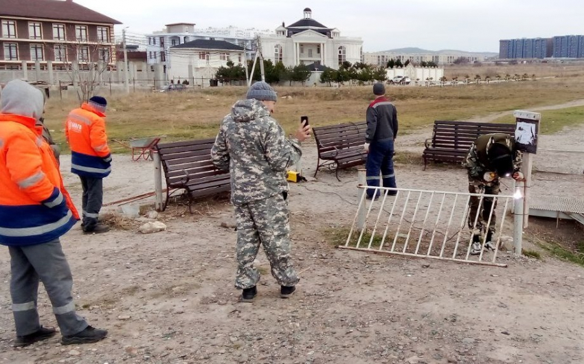  Старые лавочки из сквера Гудовича обрели «вторую жизнь"