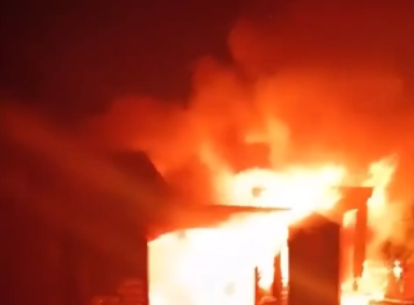 В Супсехе под Анапой произошёл пожар: горели постройки