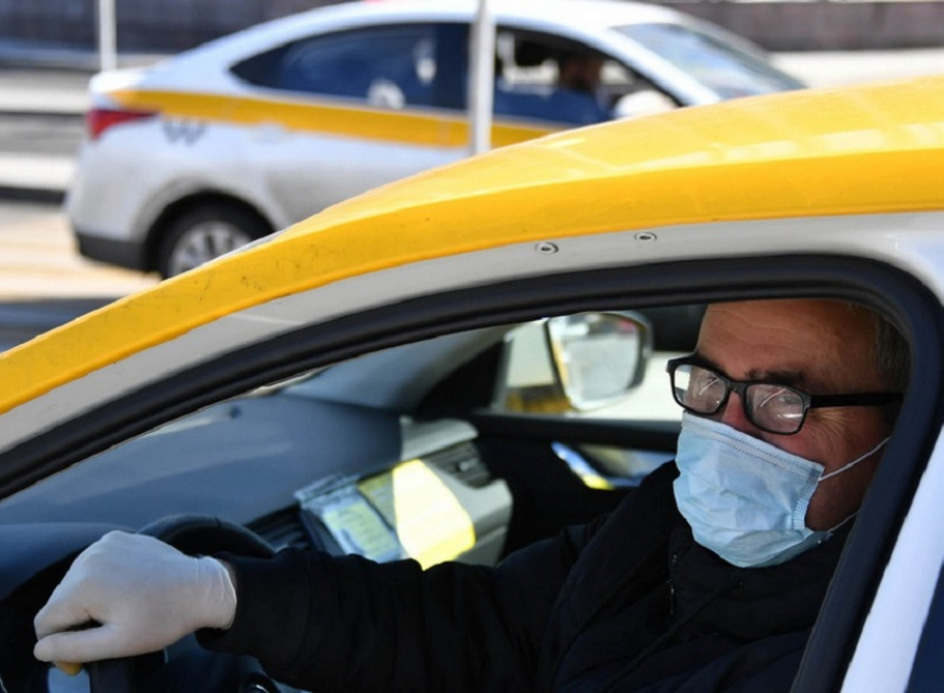 В Анапе, как и на всей Кубани, на ношение масок проверят водителей и пассажиров такси