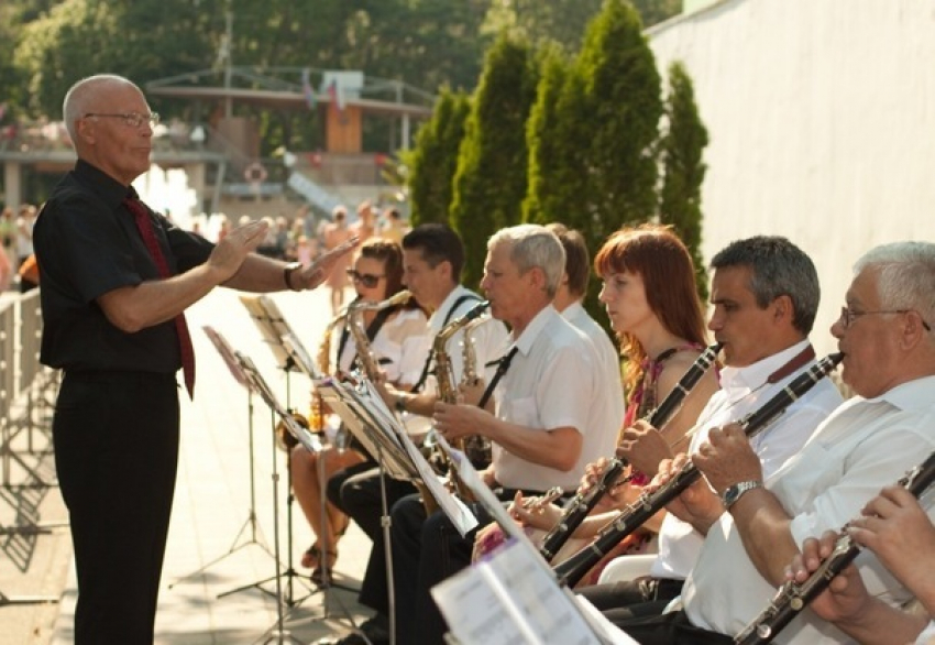 «Люди плачут на наших концертах»: 7 апреля анапский оркестр отметит 45-летний юбилей 