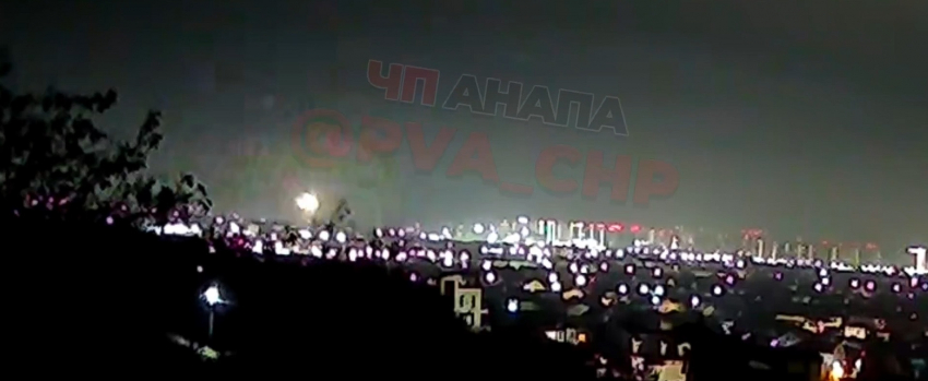 В Анапе жители приняли фейерверки за взрывы