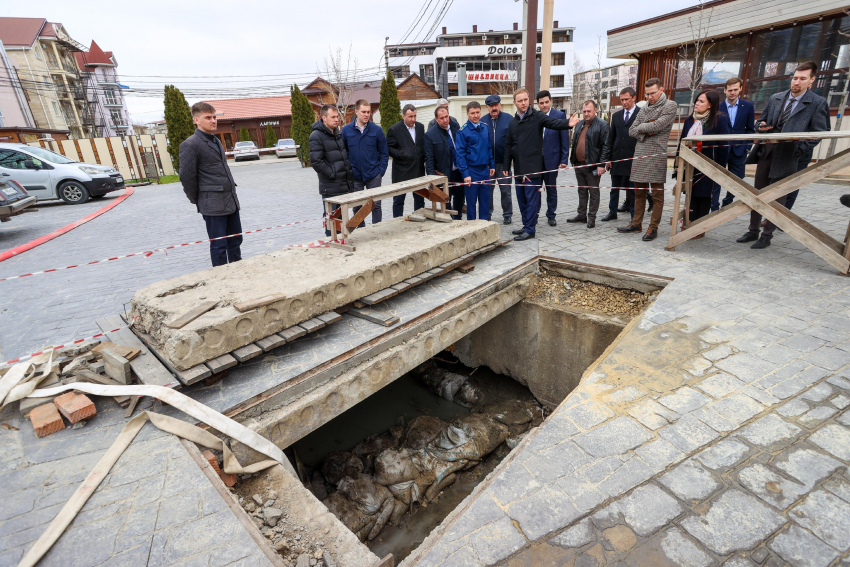 В Витязево завершаются работы по модернизации водоотводного канала