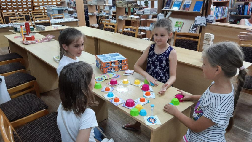 Библиотека Анапы устроила детям активное лето: работают кружки и секции