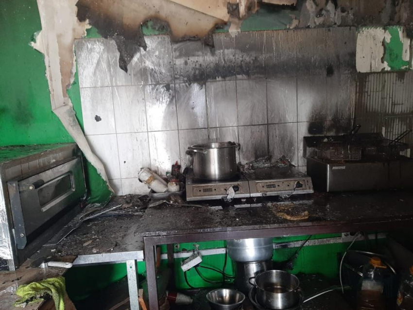 Сегодня утром, 23 июля, в Анапе сгорело кафе: два человека пострадали