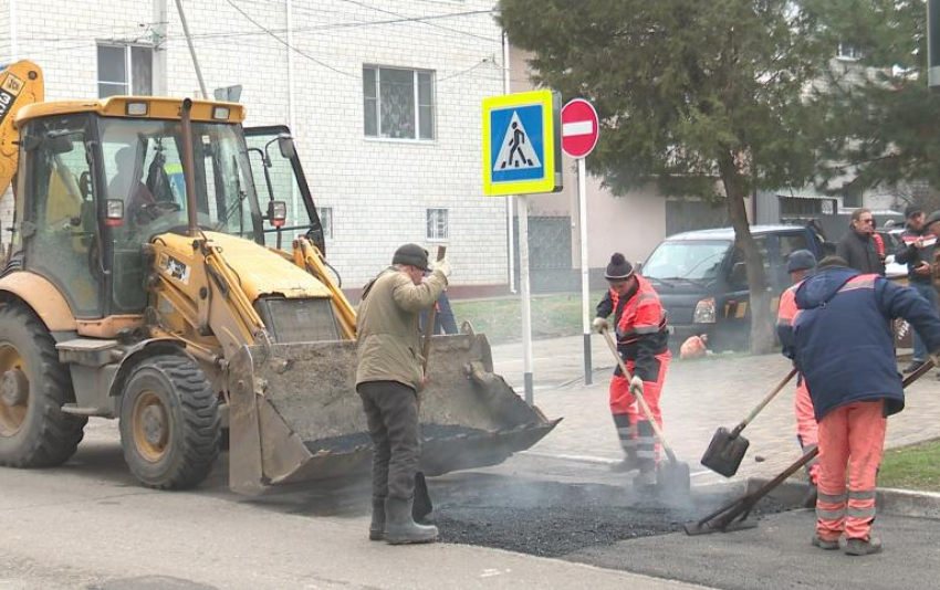 На каких улицах Анапы начался ямочный ремонт дорог: публикуем список