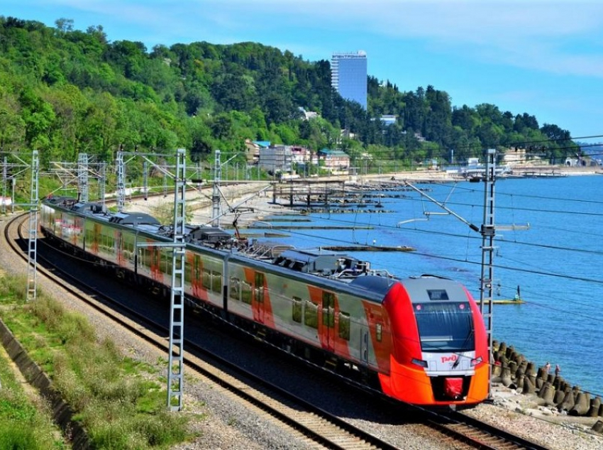 По Крымскому мосту возобновляется движение пригородных поездов