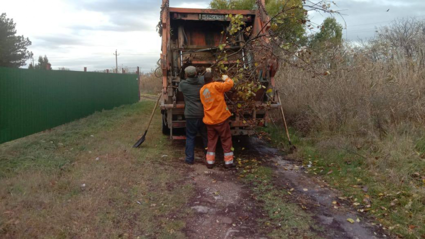 С территории кладбища в Витязево под Анапой убрали незаконную свалку