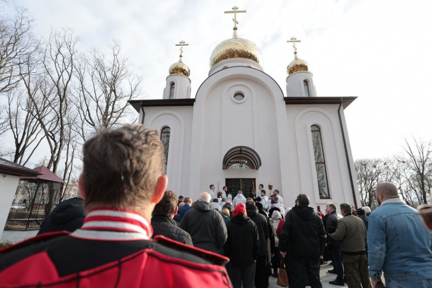 В поселке Виноградном под Анапой освятили храм Святителя Василия Великого