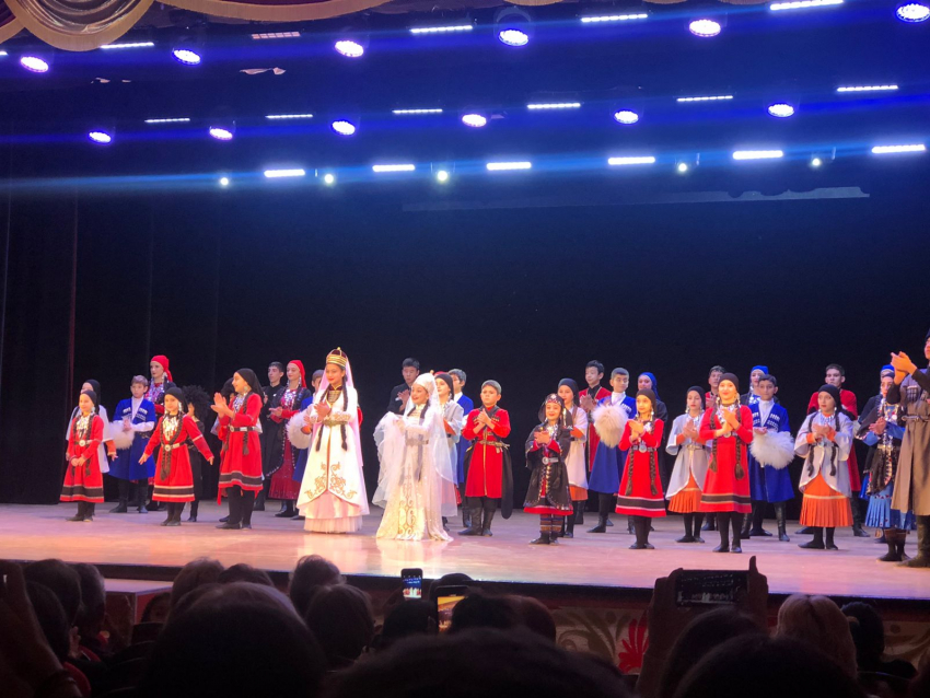 Энергия танца, единство народов, разнообразие костюмов: как прошел отчетный концерт ансамбля «Иверия»