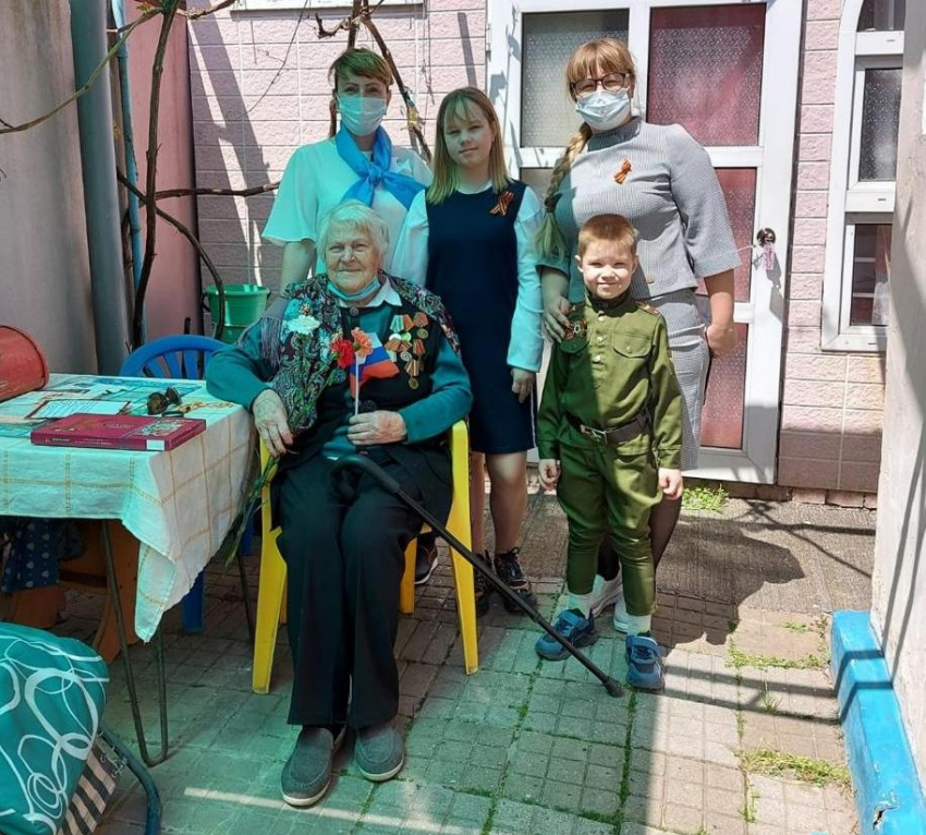 В Анапе дети из «трудных» семей поздравили ветеранов Великой Отечественной войны