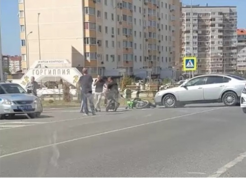 В Анапе в ДТП с мотоциклом пострадал подросток