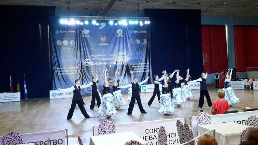 Танцоры анапского ансамбля «Современник» взорвали зал и стали чемпионами Кубани