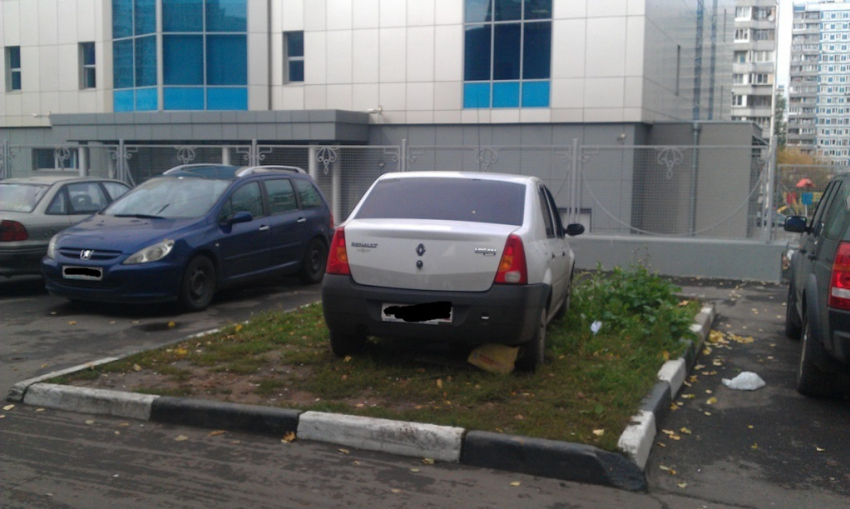  В Анапе оштрафовали автохама, который припарковался рядом с Театральной площадью 
